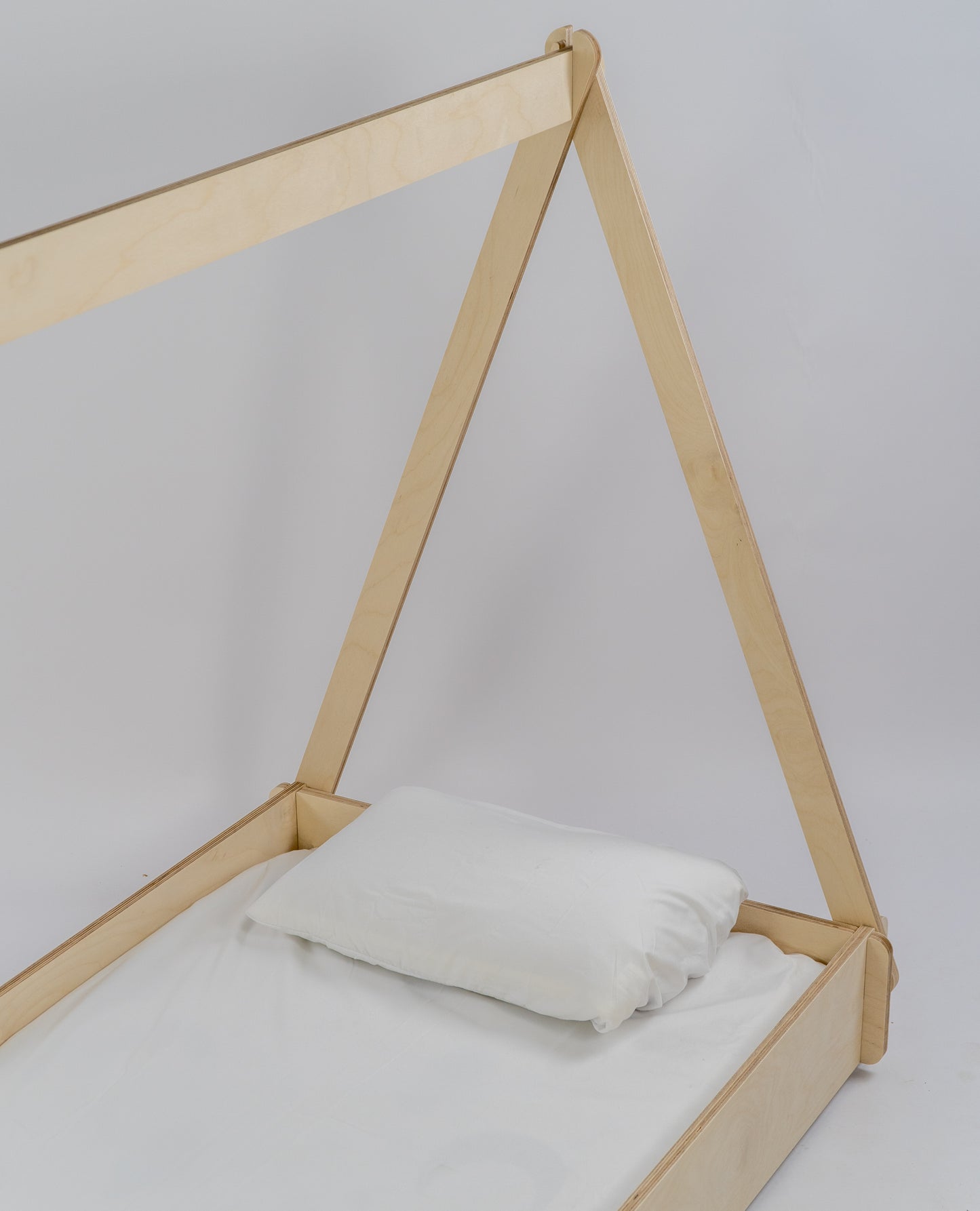 Lit Cabane Montessori – Invitation aux Rêves et à l’Aventure