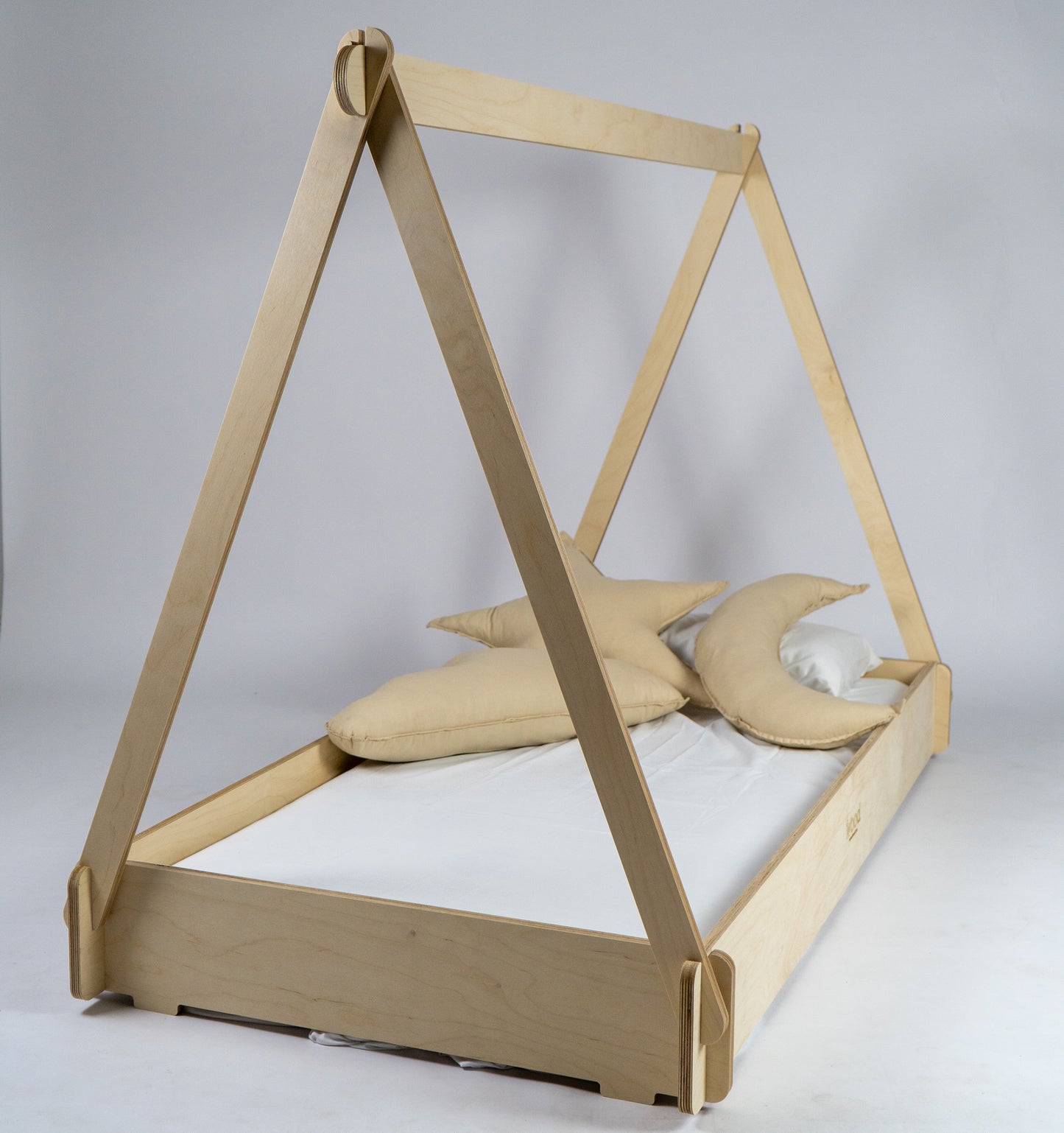 Lit Cabane Montessori – Invitation aux Rêves et à l’Aventure